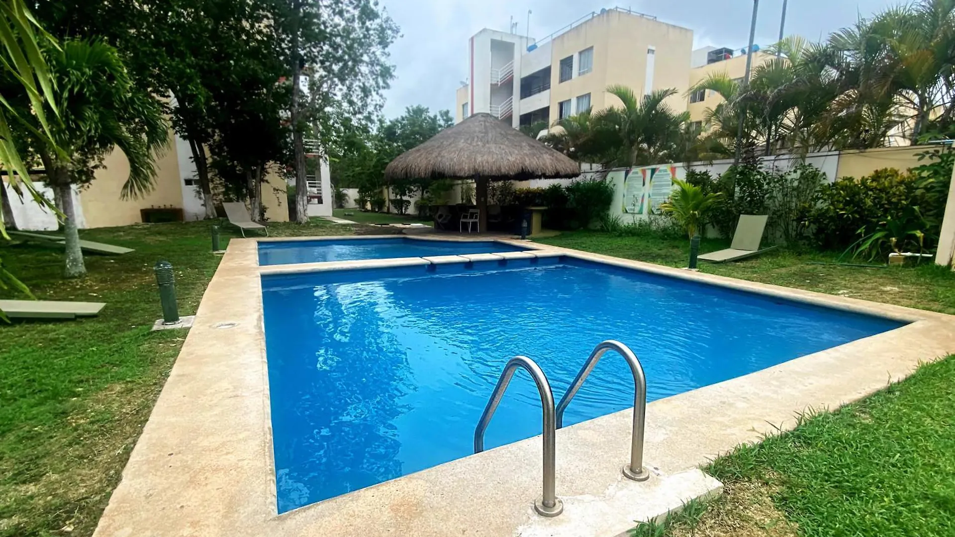 Comodo Y Accesible Departamento Con Piscina En Pdc Playa del Carmen México